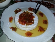 QUEIJO BRIE COM COLINS DE PIMENTÕES